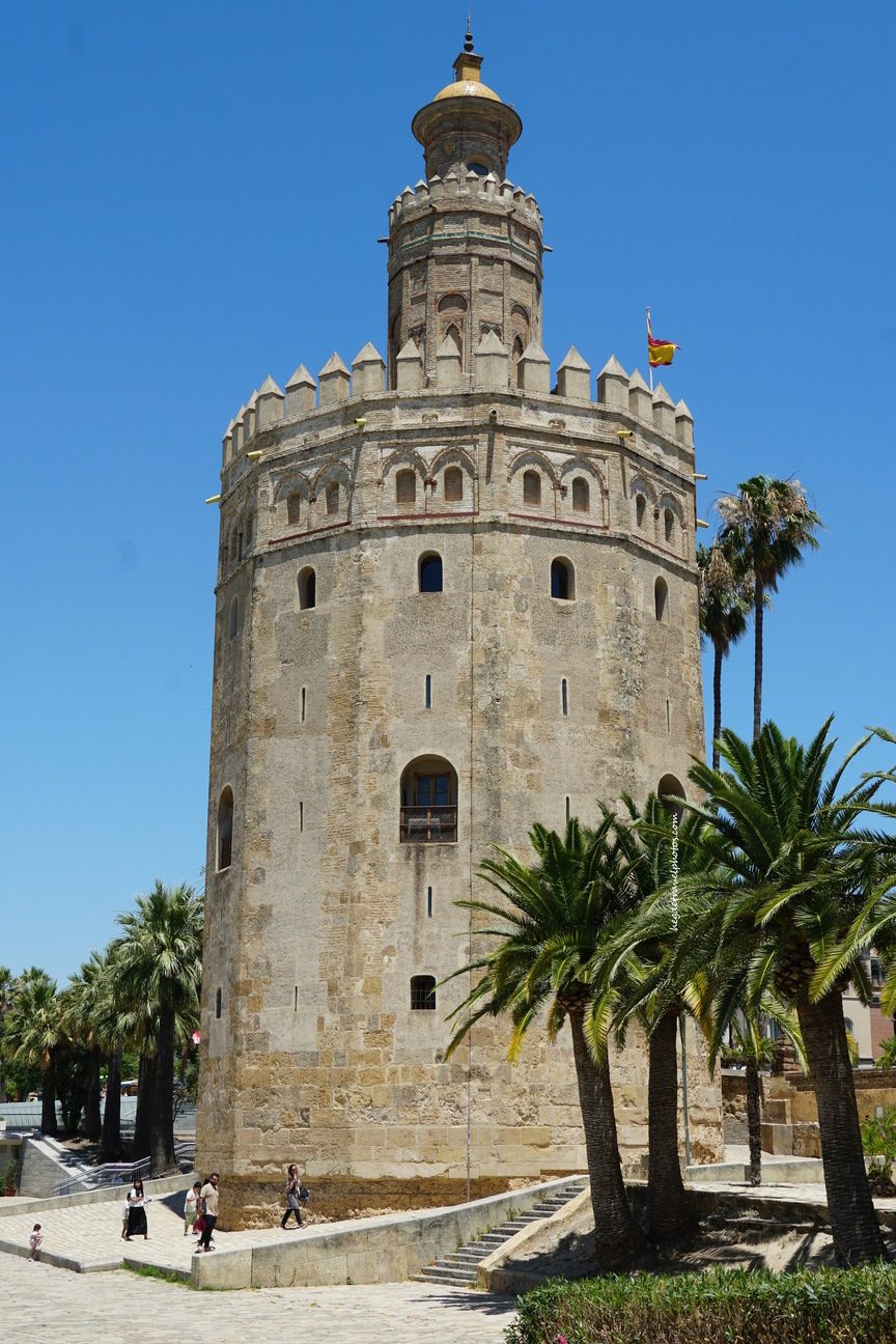 The Iconic Torre del Oro